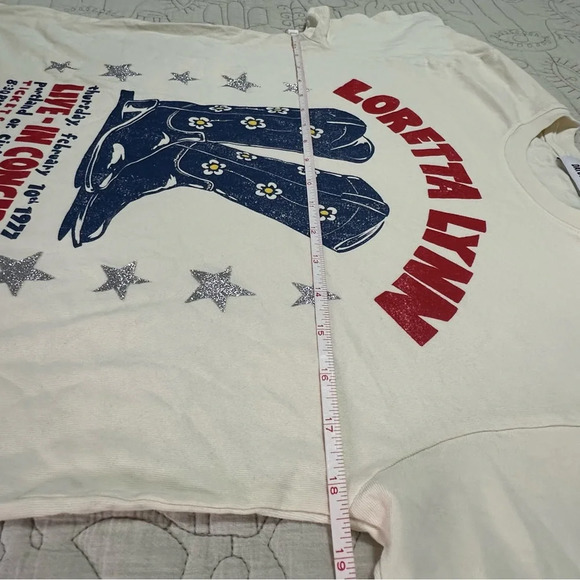 NWOT Daydreamer Loretta Lynn in Concert Tour Tee Size S w/small smudge - Picture 6 of 9